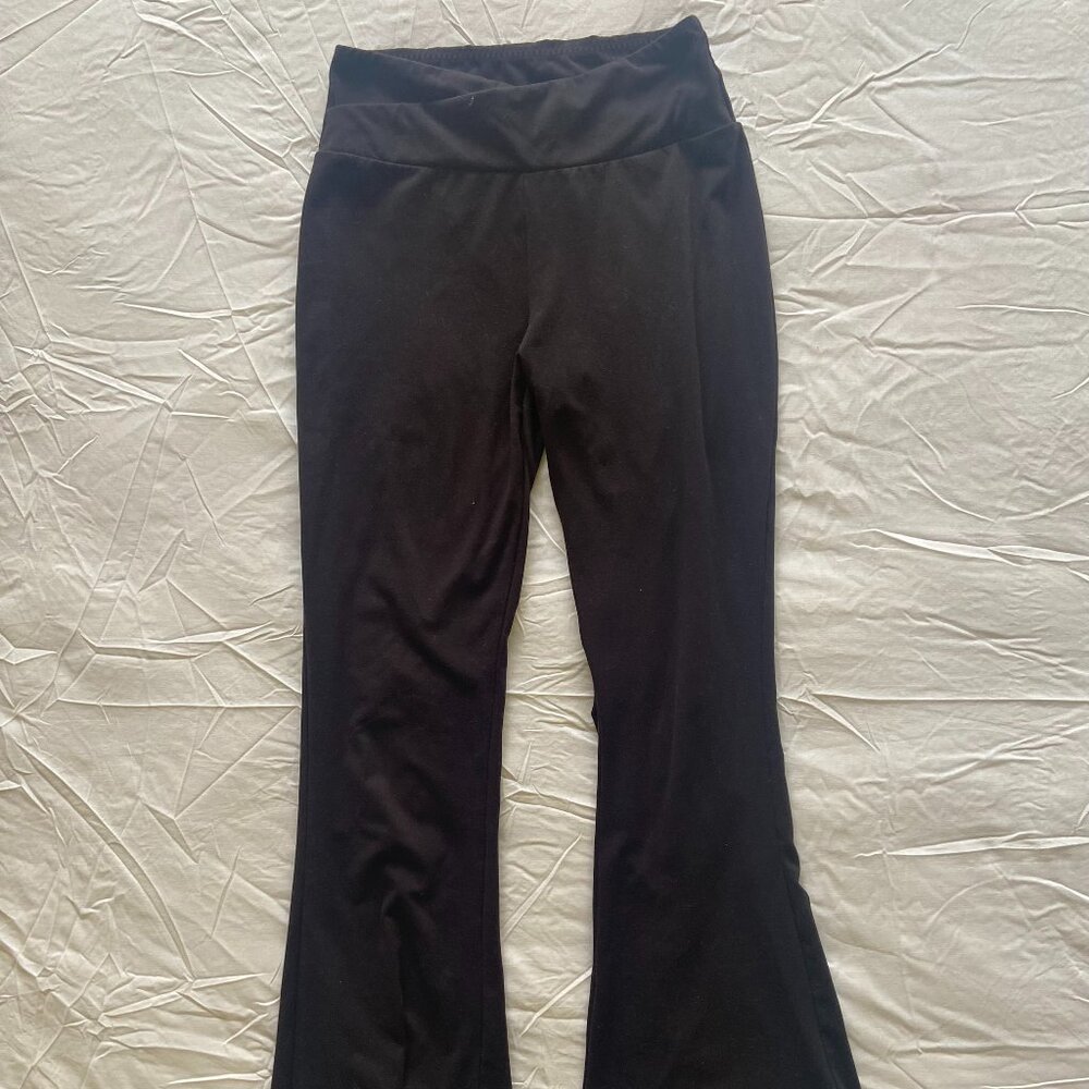 ZOOSIXX 70's Black high rise flaired leggings woman sized M